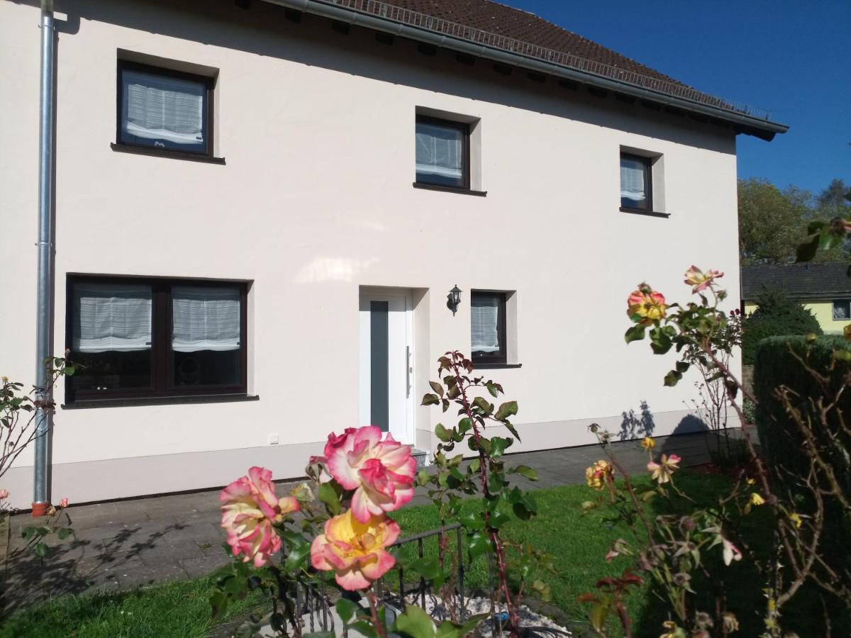Zum Rosenhuegel Villa Hellenthal Exterior photo